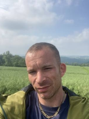 Maxime 36 ans Dinant Belgique