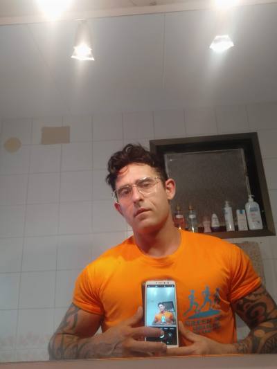 Oscar 43 ans Barcelona Espagne