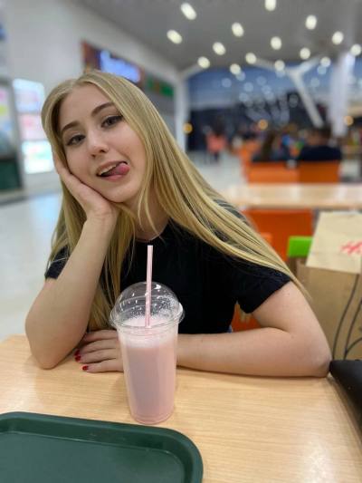 Valéria 25 ans Svetogorsk Russie