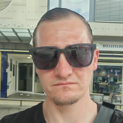 Chris 33 years Bielefeld  Germany