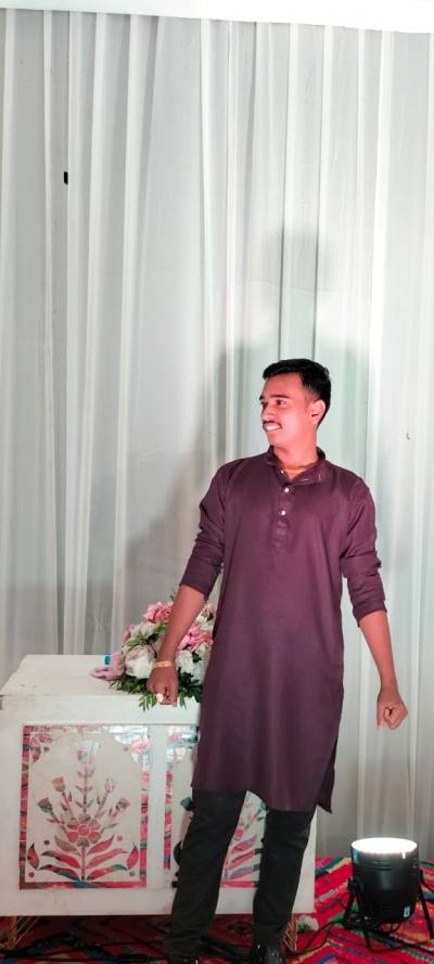 Vipin 19 лет Ahmedabad  Индия