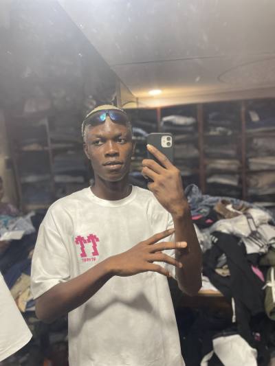 Yannick 22 лет Nantes Франция