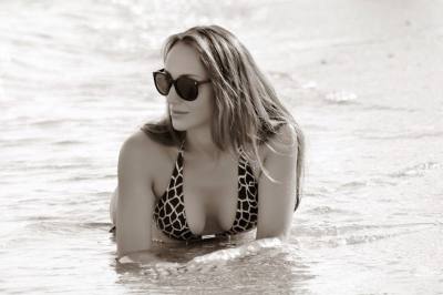 Yelena 40 ans Paris  France