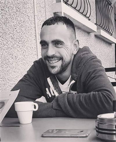Nicolas 32 лет Charron Франция